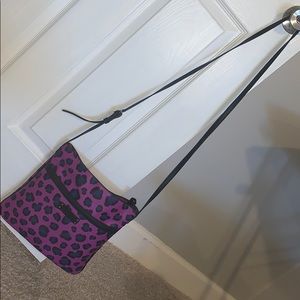 Vera Bradley crossbody fuschia with blue leopard